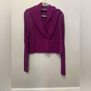 Long sleeve, semi cropped sweater.